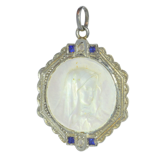 Vintage 1920's Art Deco 18K gold Maria medal in plate of mother-of-pearl with diamonds and sapphires by Artiste Inconnu