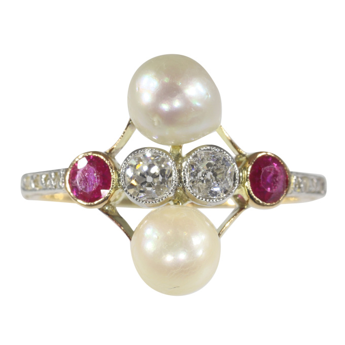 Vintage Art deco ring with diamonds rubies and pearls by Artista Desconocido
