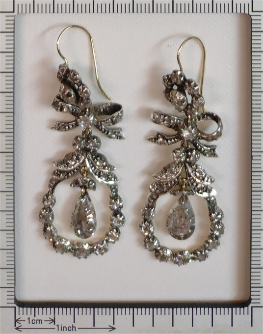 Antique 19th Century long pendent chandelier diamond earrings by Artista Desconhecido