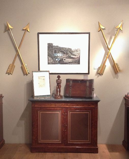 Set of 4 large gilded wooden arrows by Artista Desconhecido
