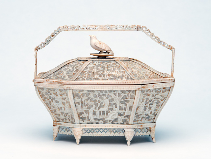 Ivory basket with lid, China/Canton by Artiste Inconnu