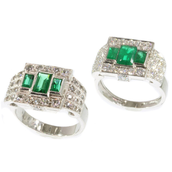 Unique ring pair of a Platinum Art Deco original with emeralds and its dummy model by Artista Desconocido