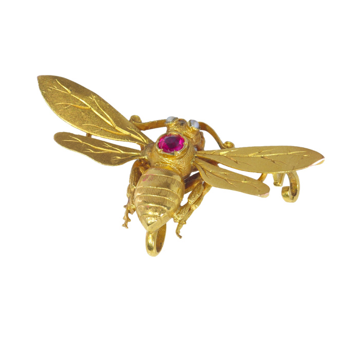 Vintage French antique 18K gold insect brooch bumble bee by Unknown artist
