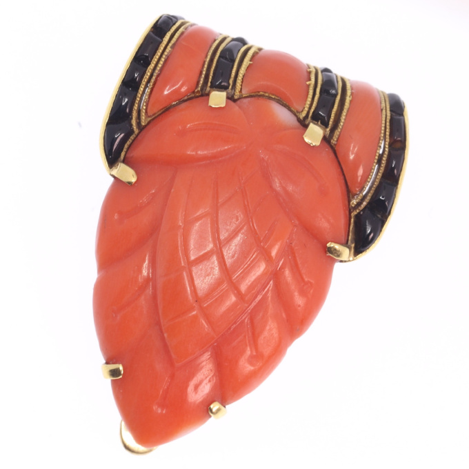 Truly magnificent Art Deco clip, typical Japonism, coral and carre cut onyx by Unbekannter Künstler