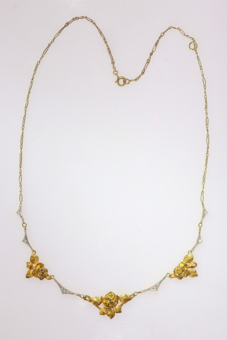 French vintage Belle Epoque 18K gold necklace with rose cut diamonds and gold roses by Unknown artist