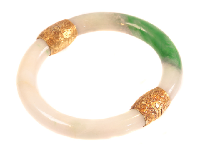 Victorian A-jade certified bangle with 18K gold closure and hinge by Unbekannter Künstler