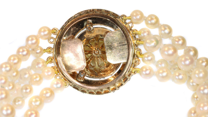 Antique 5-string pearl bracelet with rose cut diamond closure and real big pearl by Unknown artist