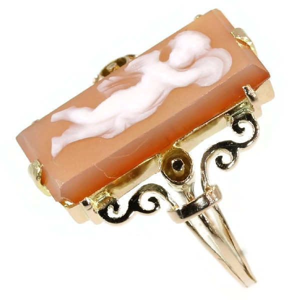 Victorian antique ring pink gold stone cameo angel by Artista Desconocido