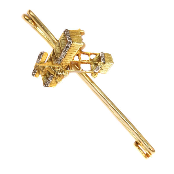 Unique gold diamond aviation brooch commemorating Belgium's first manned motorized flight by Artiste Inconnu