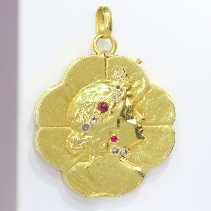 Vintage Art Nouveau 18K gold good luck locket set with diamonds by Unbekannter Künstler