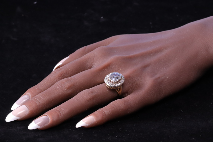 Vintage antique diamond cluster engagement ring with huge rose cut diamond by Onbekende Kunstenaar