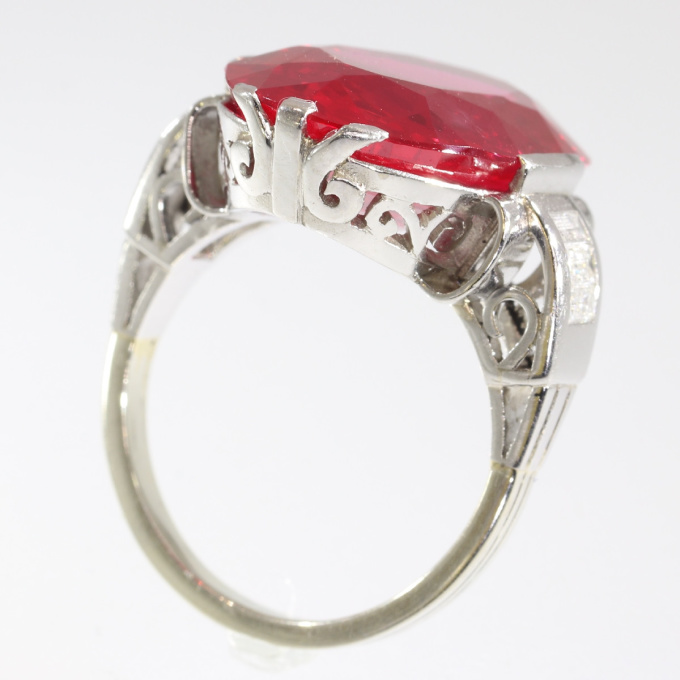 French Art Deco large Verneuil ruby and diamond engagement ring by Artista Sconosciuto