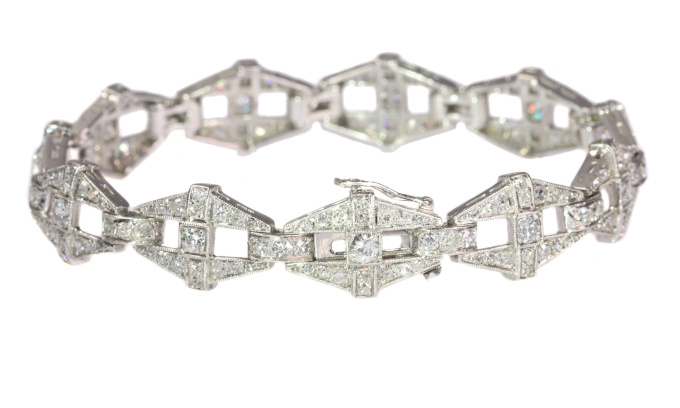 Vintage 1950`s Art Deco platinum diamond bracelet set with 220 diamonds by Onbekende Kunstenaar