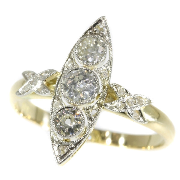 Antique diamond ring from the Belle Epoque era by Artiste Inconnu