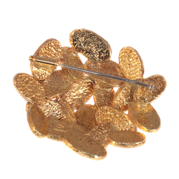 Vintage Sixties pop-art gold brooch set with malachite and tiger eye by Artista Sconosciuto