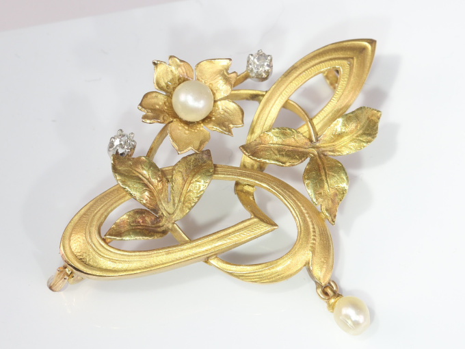 French Art Nouveau 18K gold pendant brooch with diamonds and pearls by Artiste Inconnu