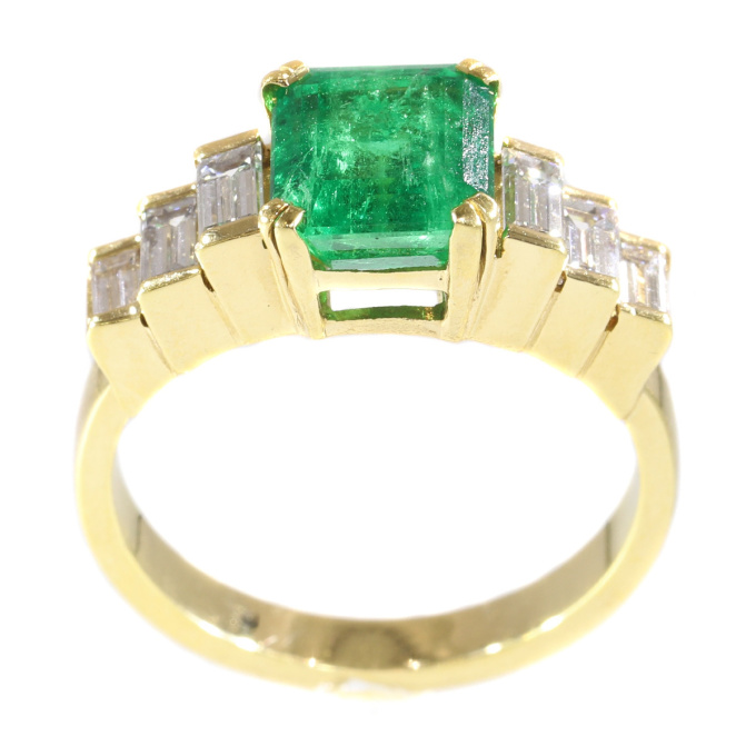Vintage French estate ring with high quality Colombian emerald and baguette diamonds by Unknown artist