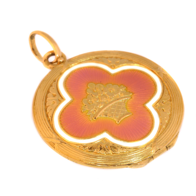 Antique gold Belle Epoque enameled locket made in the Austrian Hungarian empire by Onbekende Kunstenaar