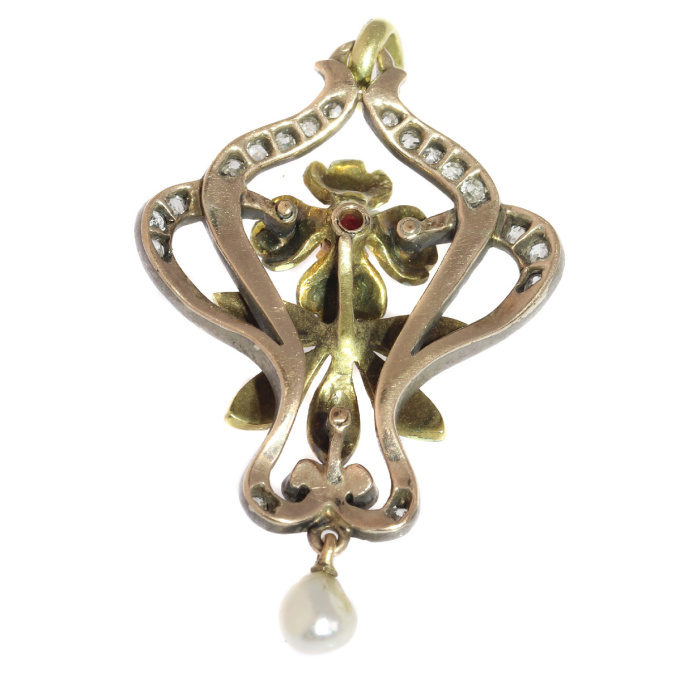 Austria-Hungarian late Victorian early Art Nouveau diamond and enamel pendant by Artista Sconosciuto