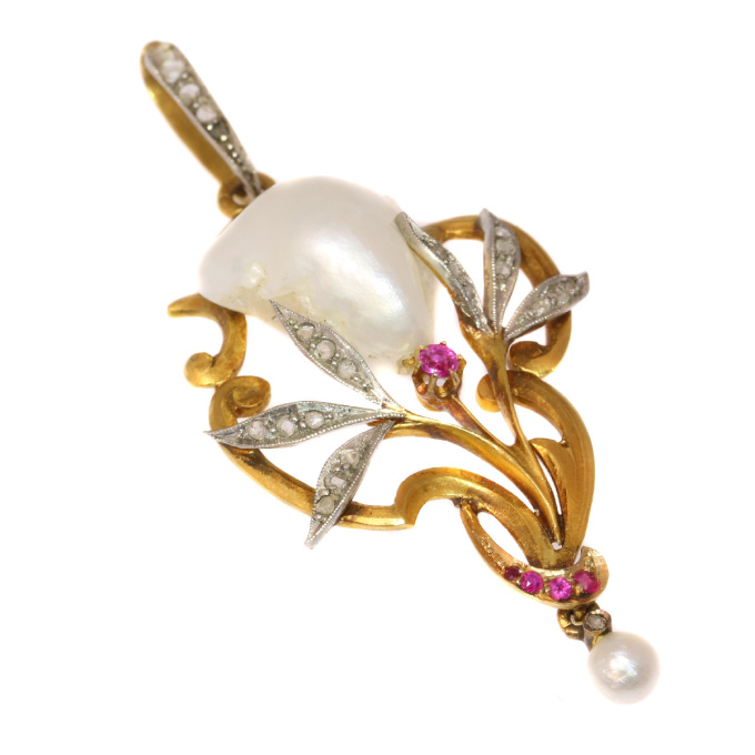 French Art Nouveau pendant with big Mississippi dog tooth pearl diamonds rubies by Onbekende Kunstenaar