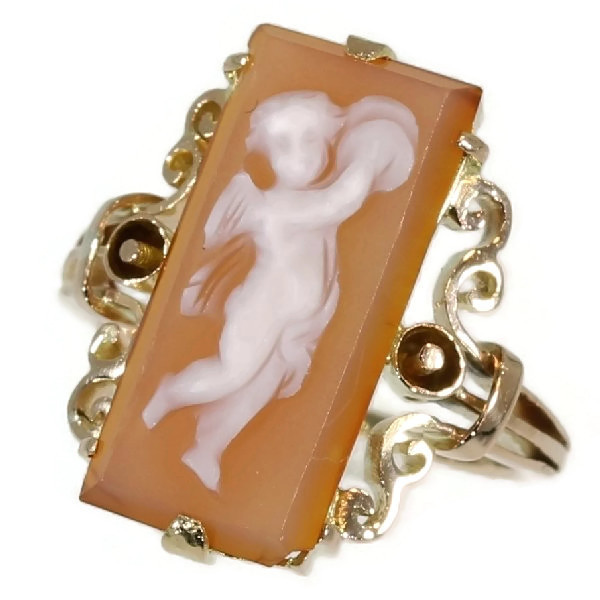 Victorian antique ring pink gold stone cameo angel by Artista Sconosciuto