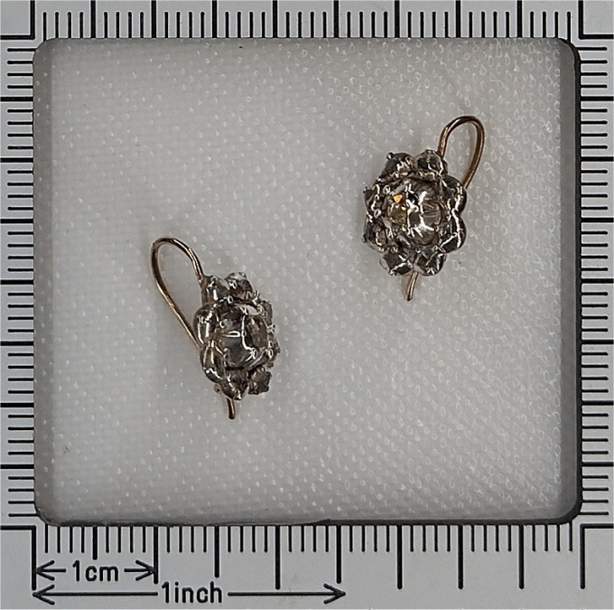 Antique Victorian diamond earrings by Artista Sconosciuto