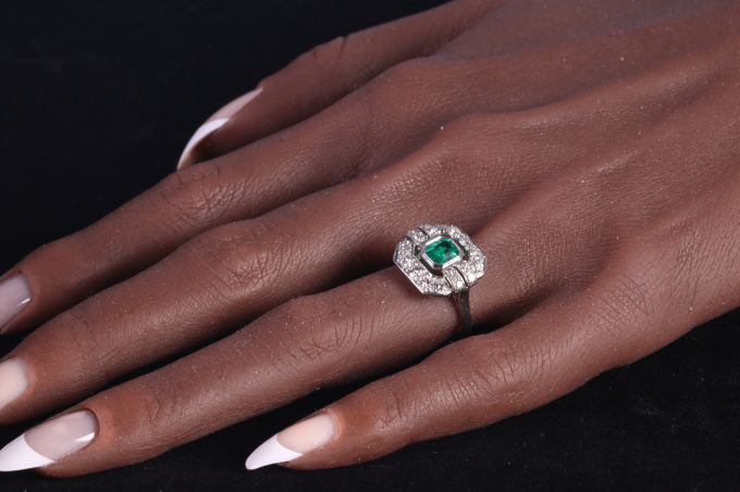 French estate engagement ring platinum diamonds and Brasilian emerald by Onbekende Kunstenaar