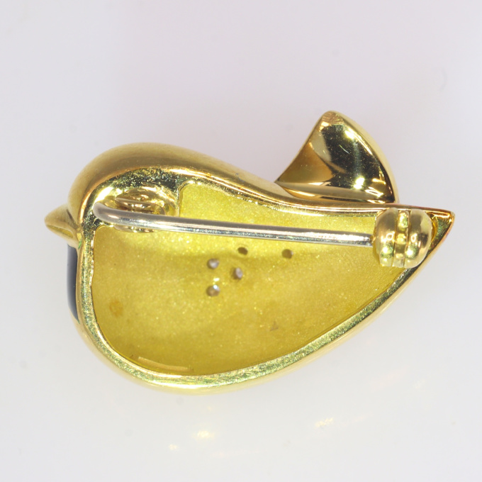 Vintage gold enameled bird brooch set with brilliant cut diamonds by Artista Desconocido