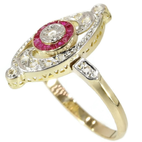 Charming Belle Epoque Art Deco ring with diamonds and rubies by Unbekannter Künstler