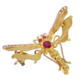 Vintage antique Victorian insect brooch with rubies and half seed pearls by Artista Desconocido