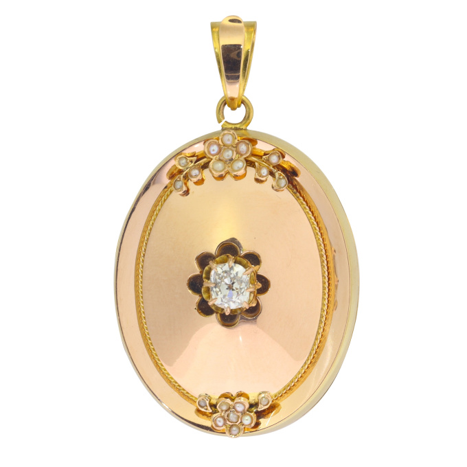 Vintage antique 18K gold locket with large old mine brilliant cut diamond by Unknown artist