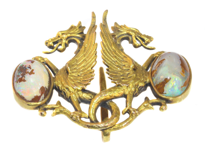 Charming Victorian brooch depicting two griffons protecting their eggs by Artista Desconhecido