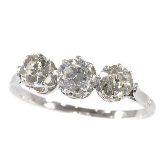 Art Deco Platinum 3-stone inline ring with diamonds by Artista Desconhecido
