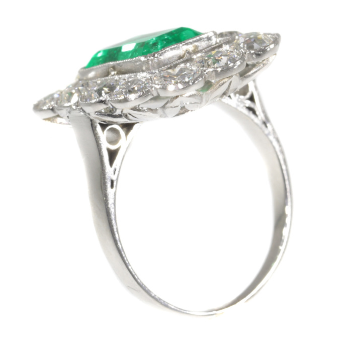 Vintage Fifties platinum diamond ring with untreated natural emerald by Artista Sconosciuto