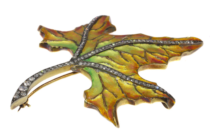Vintage autumn leaf brooch enameled and with diamonds by Artista Sconosciuto