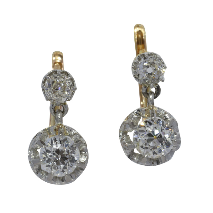 Deco Diamonds Earrings: The 1920s Elegance in Gold and Platinum by Onbekende Kunstenaar