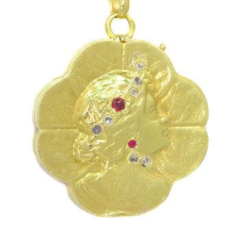 Vintage Art Nouveau 18K gold good luck locket set with diamonds by Artista Desconocido