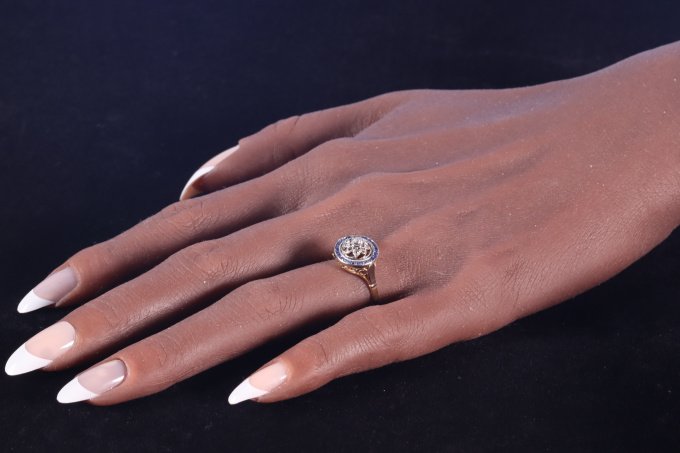Vintage Art Deco diamond and sapphire ring by Artista Sconosciuto