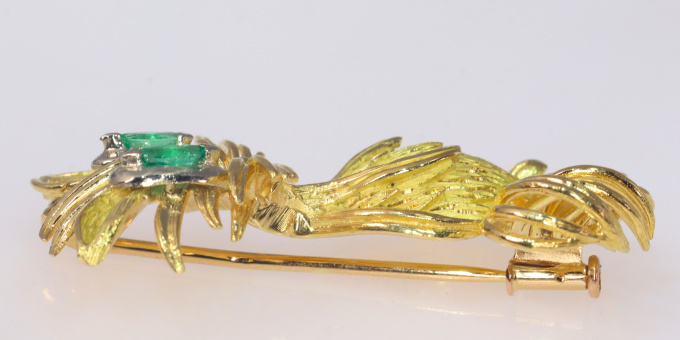 Vintage Fifties 18K gold brooch cat as cartoon character with emerald eyes by Artista Sconosciuto