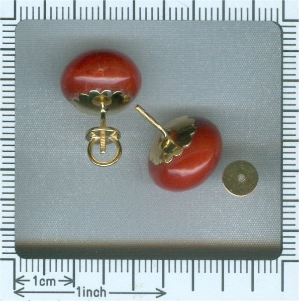 Antique gold red coral stud earrings (ca. 1900) by Onbekende Kunstenaar