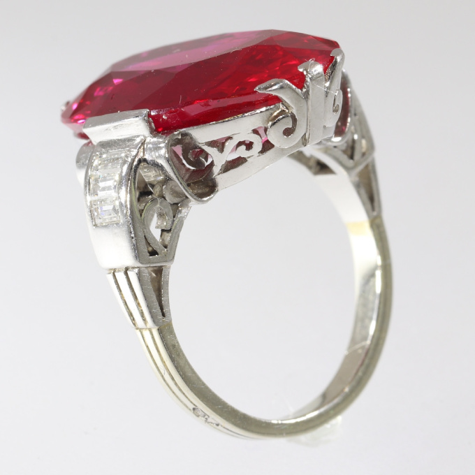 French Art Deco large Verneuil ruby and diamond engagement ring by Onbekende Kunstenaar