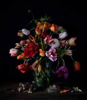 Stil life with tulips by Kommer Hakkenbrak