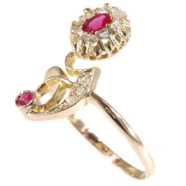 Typical strong design Art Nouveau ruby and diamond ring by Artista Desconhecido