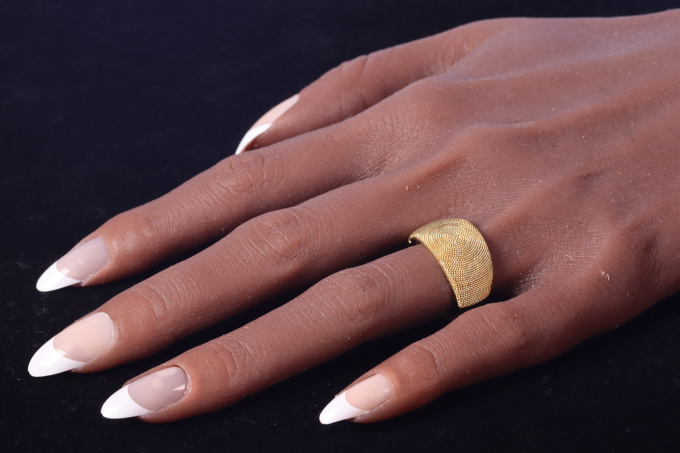 Vintage 18K quality filigree ring by Artiste Inconnu