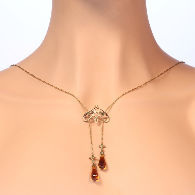 French Art Nouveau enameled necklace with emeralds and citrine briolettes by Artista Desconocido