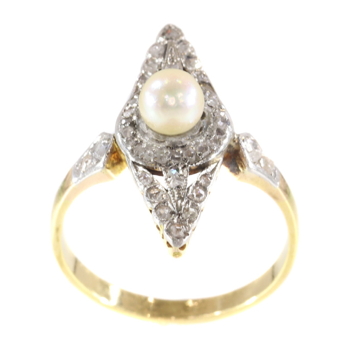 Late Victorian rose cut diamonds ring with pearl by Artista Desconocido