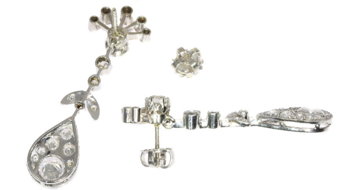 Vintage long pendent platinum cocktail ear jewels abundantly set with diamonds by Unbekannter Künstler