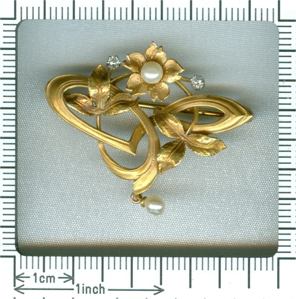 French Art Nouveau 18K gold pendant brooch with diamonds and pearls by Unknown artist