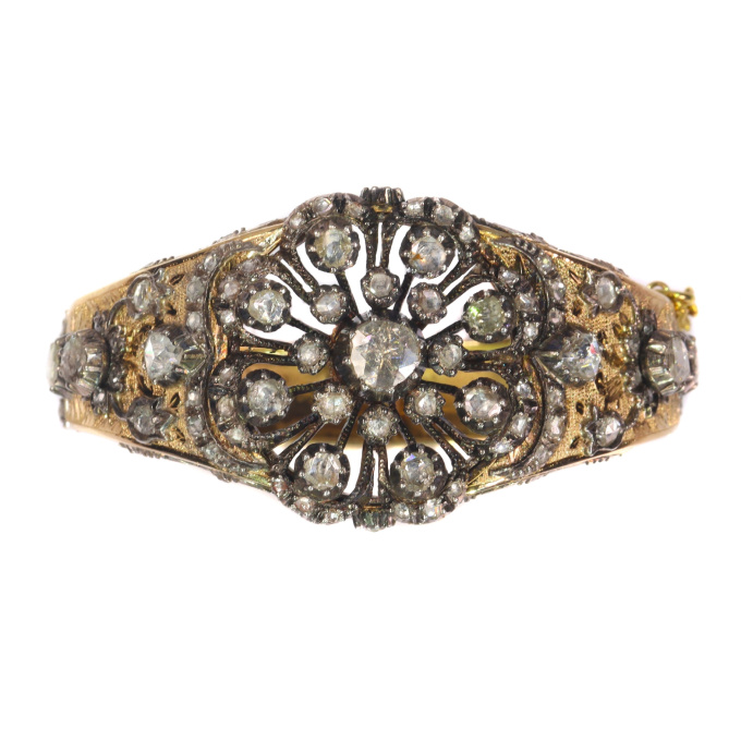 Vintage Victorian style diamond bangle by Artista Desconhecido
