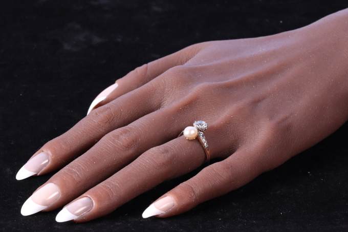 Vintage antique diamond and pearl engagement ring made around 1895 by Onbekende Kunstenaar